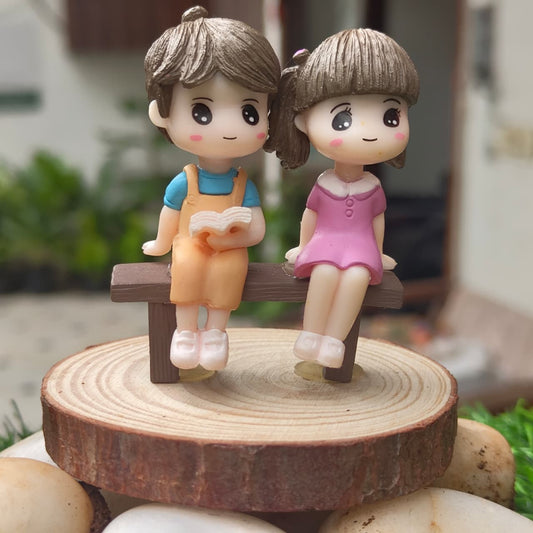 Couple in park miniature